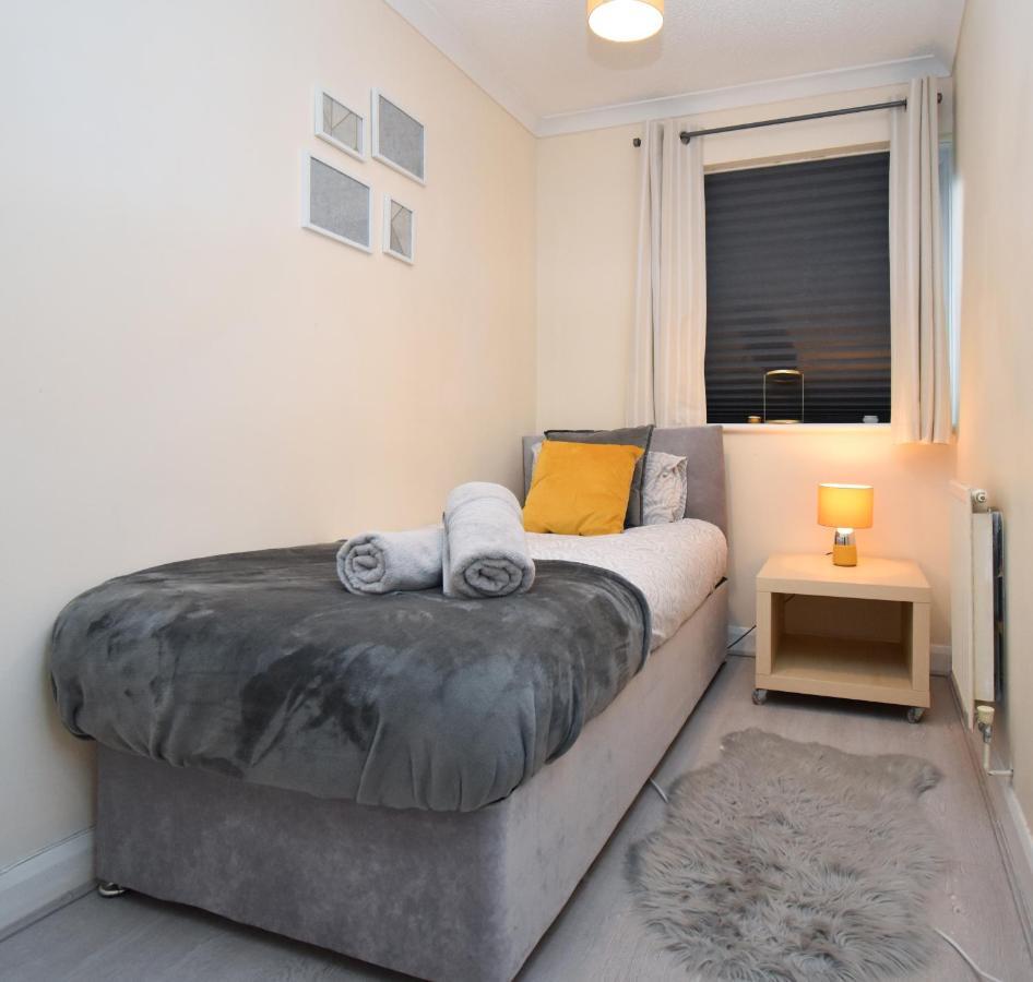 Contractor Accommodation- Central Mk Location Spacious Garden Fast Wifi Parking 米尔顿凯恩斯 外观 照片